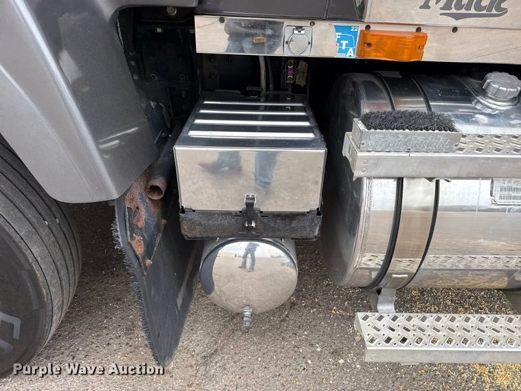 image for item DZ5149 2008 Mack CHU613 semi truck