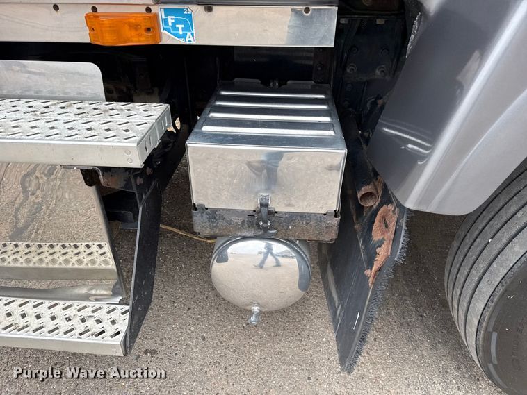 image for item DZ5149 2008 Mack CHU613 semi truck