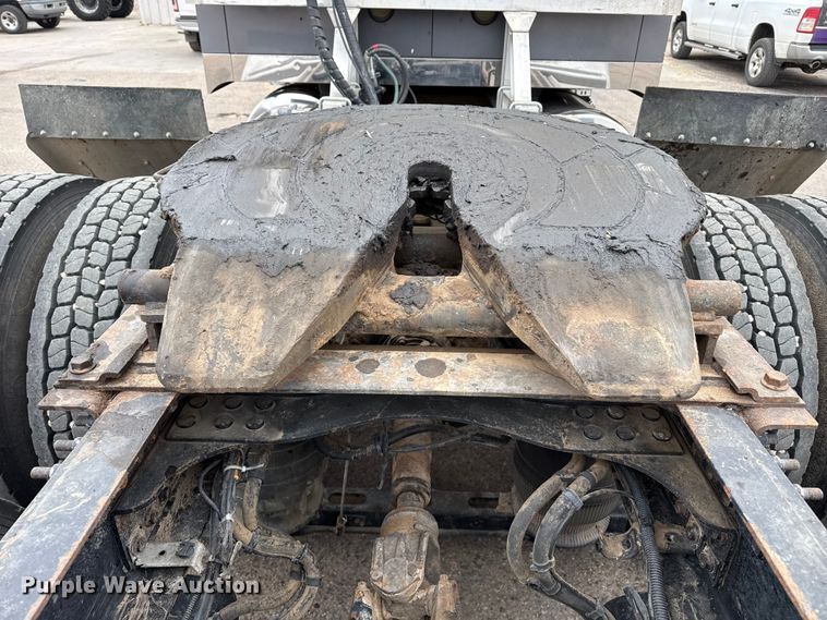 image for item DZ5149 2008 Mack CHU613 semi truck