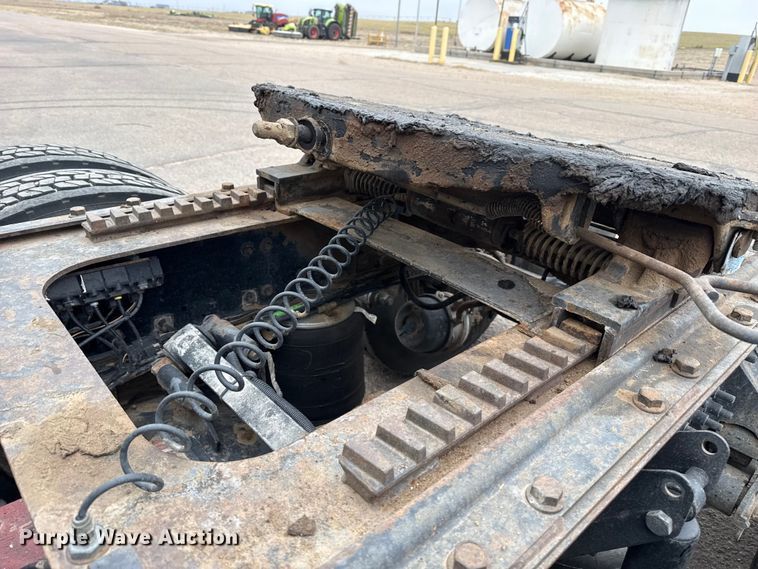 image for item DZ5149 2008 Mack CHU613 semi truck