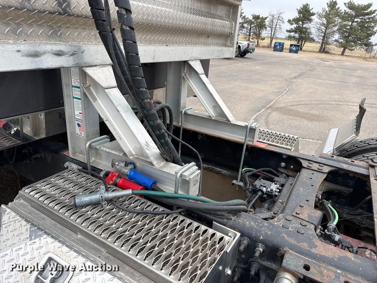 image for item DZ5149 2008 Mack CHU613 semi truck