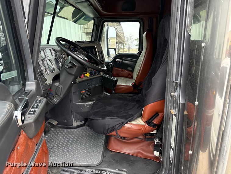 image for item DZ5149 2008 Mack CHU613 semi truck