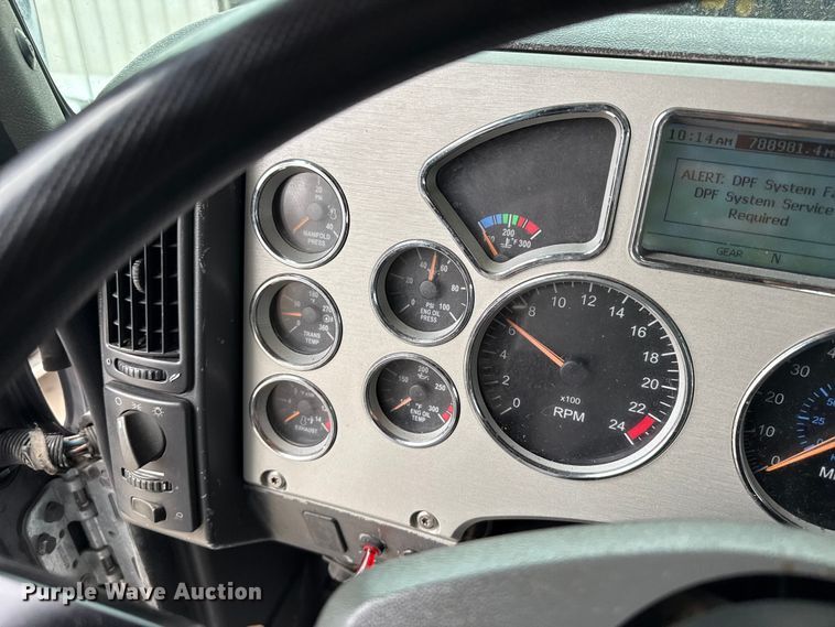 image for item DZ5149 2008 Mack CHU613 semi truck