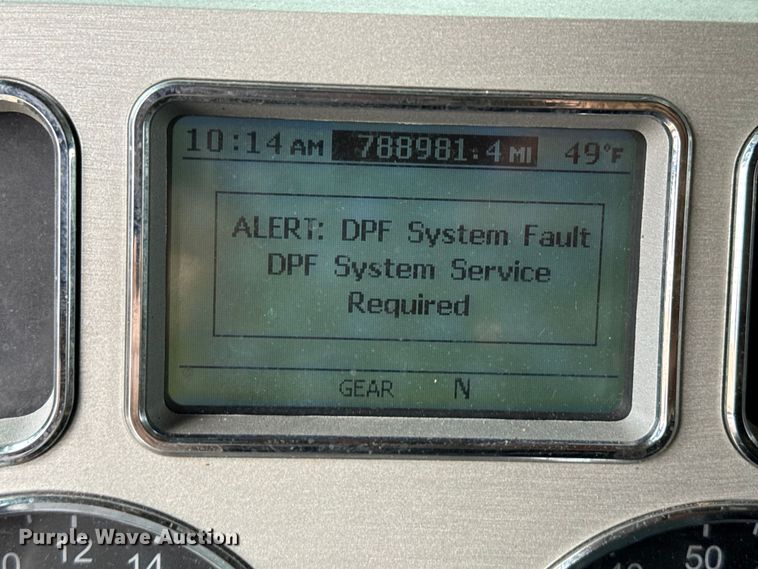 image for item DZ5149 2008 Mack CHU613 semi truck