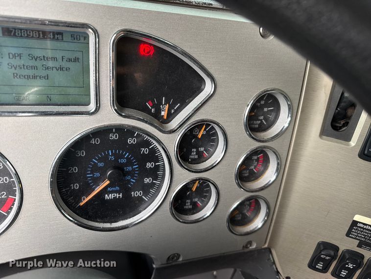 image for item DZ5149 2008 Mack CHU613 semi truck