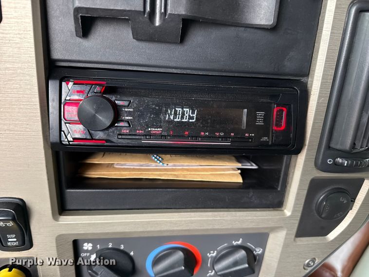 image for item DZ5149 2008 Mack CHU613 semi truck