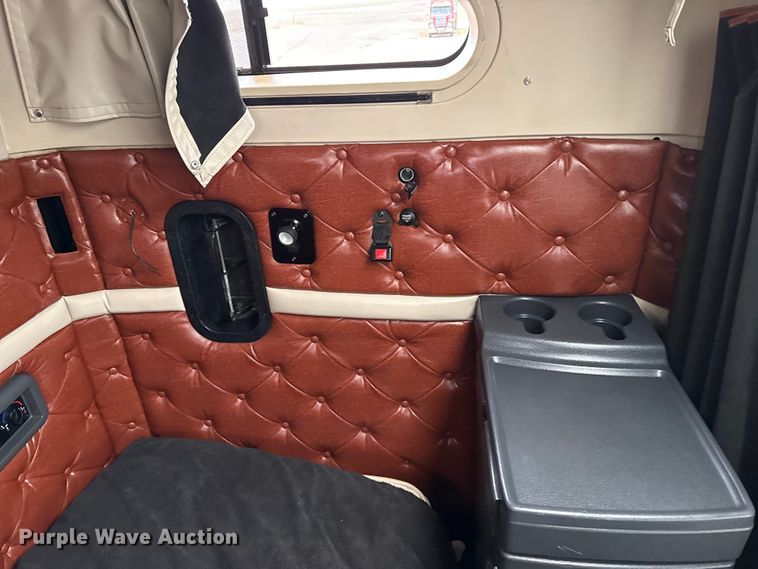 image for item DZ5149 2008 Mack CHU613 semi truck