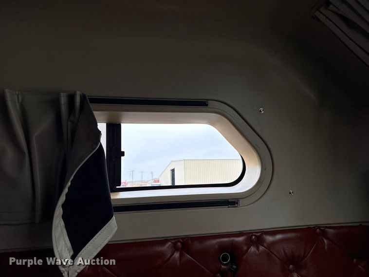 image for item DZ5149 2008 Mack CHU613 semi truck