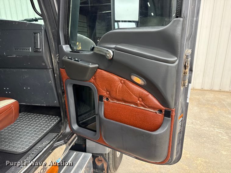 image for item DZ5149 2008 Mack CHU613 semi truck