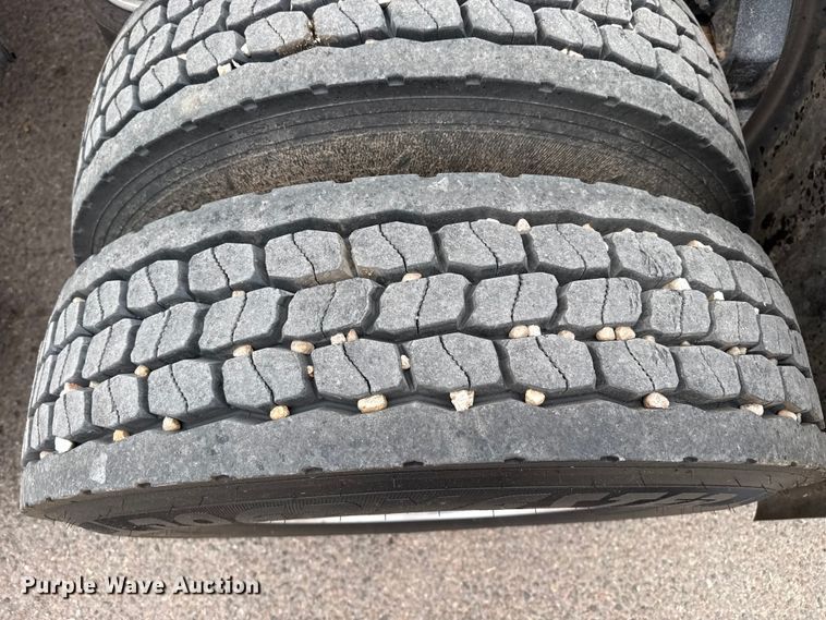 image for item DZ5149 2008 Mack CHU613 semi truck