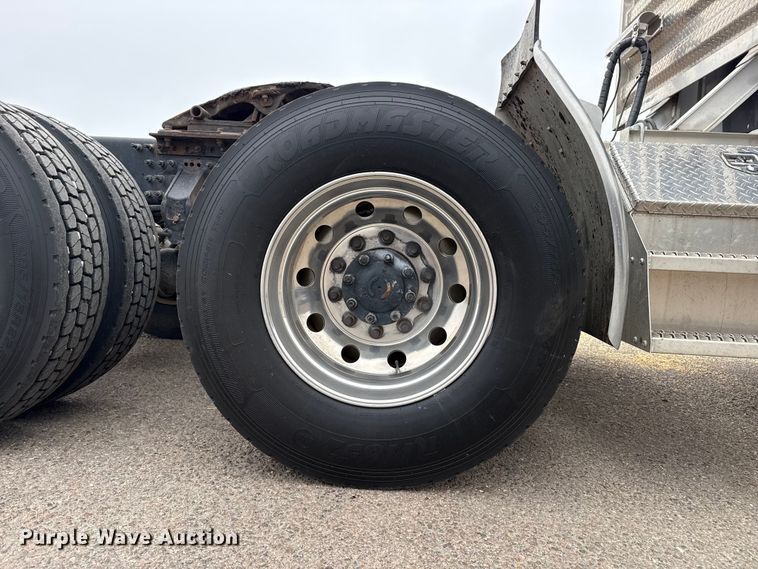 image for item DZ5149 2008 Mack CHU613 semi truck