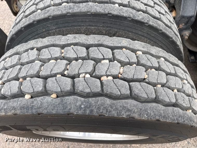 image for item DZ5149 2008 Mack CHU613 semi truck