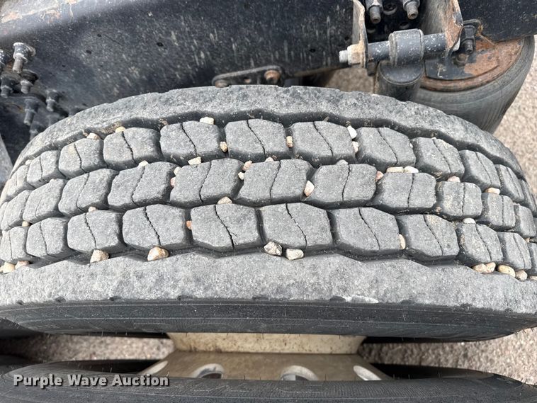 image for item DZ5149 2008 Mack CHU613 semi truck