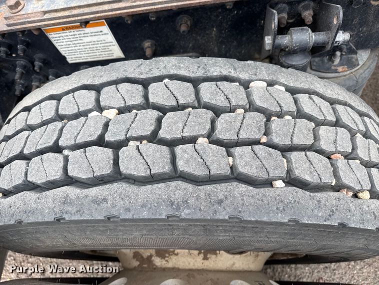 image for item DZ5149 2008 Mack CHU613 semi truck