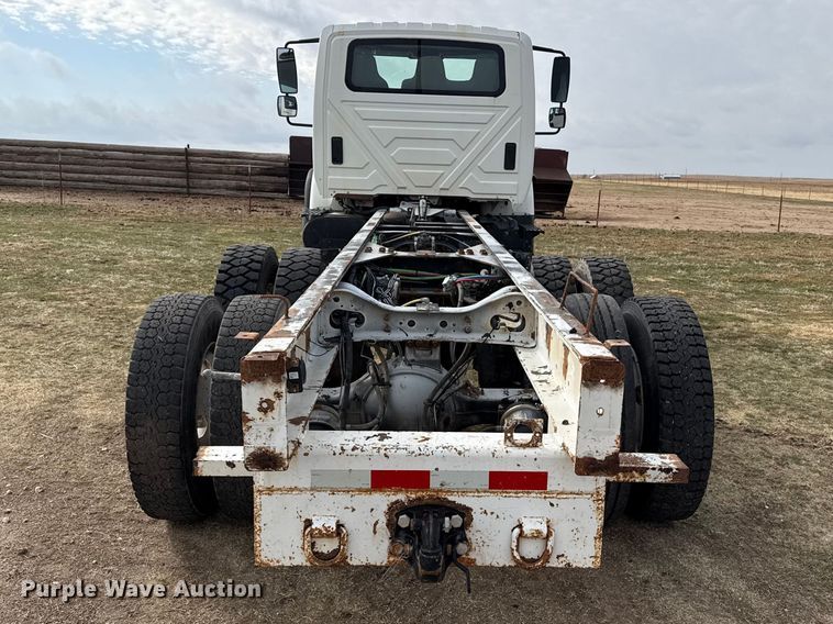 image for item DZ5163 2006 International 7400 truck cab and chassis