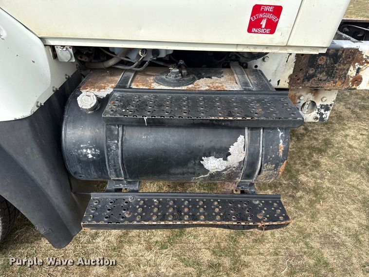 image for item DZ5163 2006 International 7400 truck cab and chassis