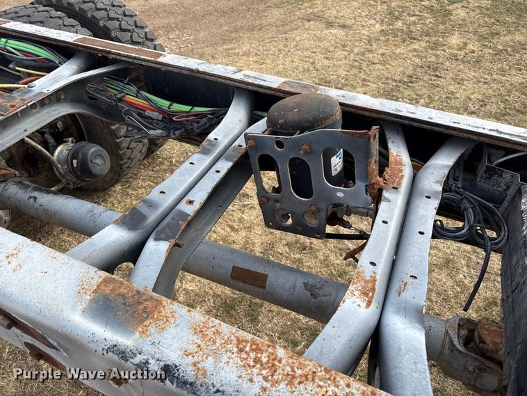 image for item DZ5163 2006 International 7400 truck cab and chassis