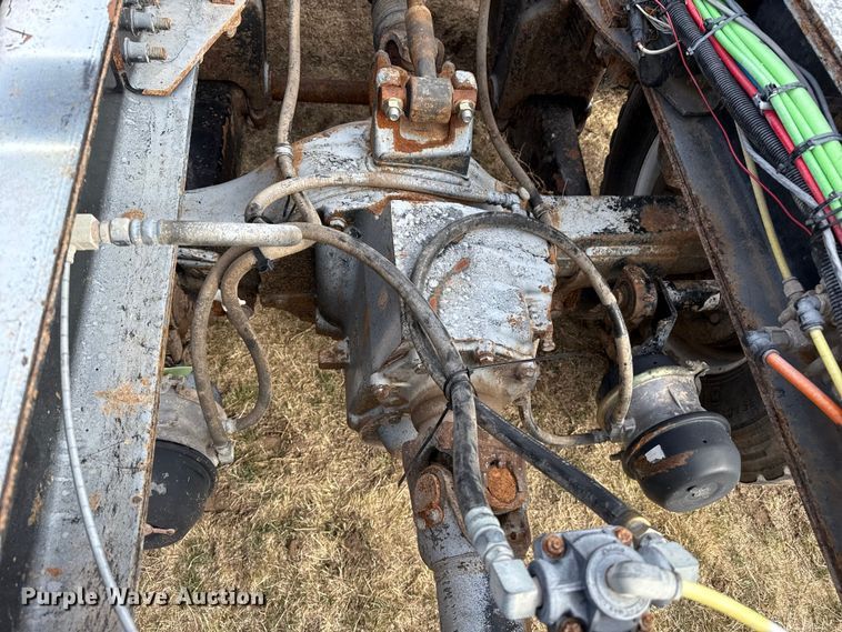 image for item DZ5163 2006 International 7400 truck cab and chassis