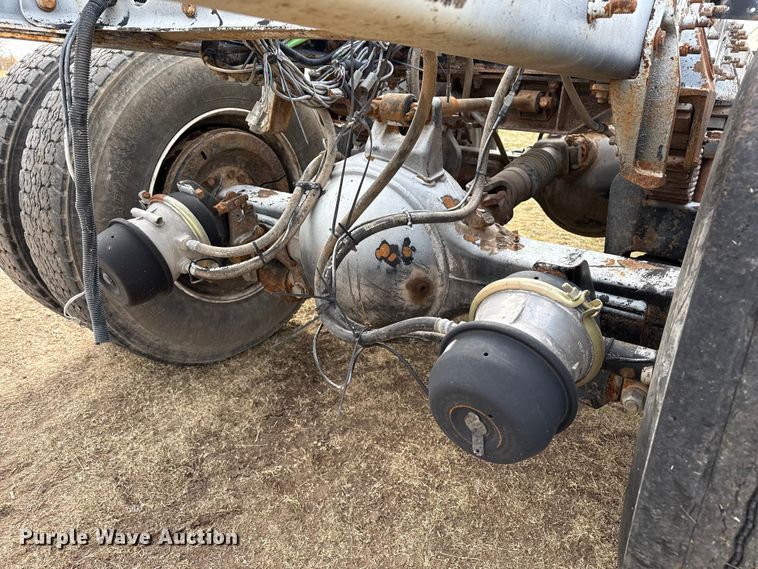 image for item DZ5163 2006 International 7400 truck cab and chassis