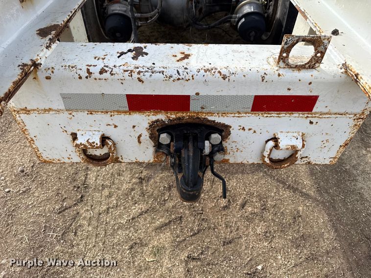 image for item DZ5163 2006 International 7400 truck cab and chassis