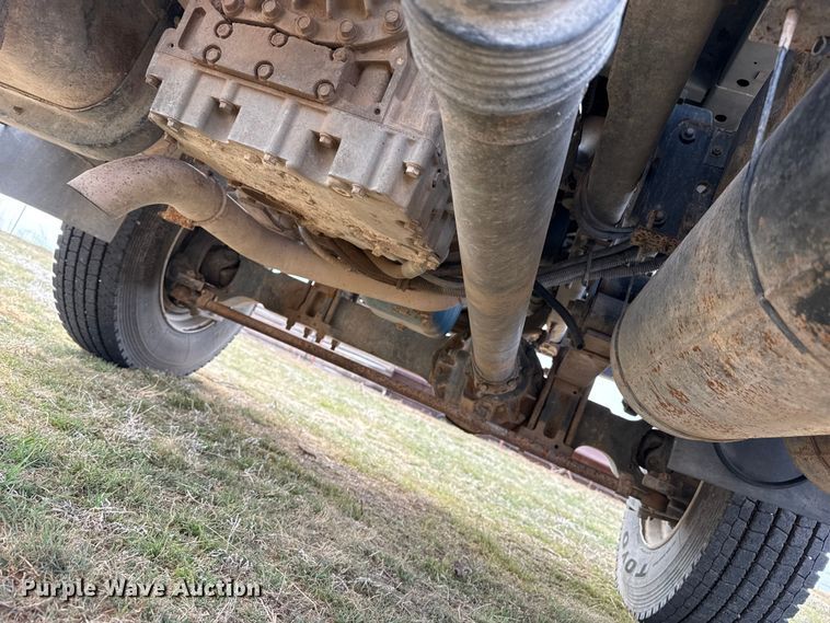 image for item DZ5163 2006 International 7400 truck cab and chassis