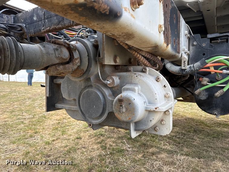 image for item DZ5163 2006 International 7400 truck cab and chassis