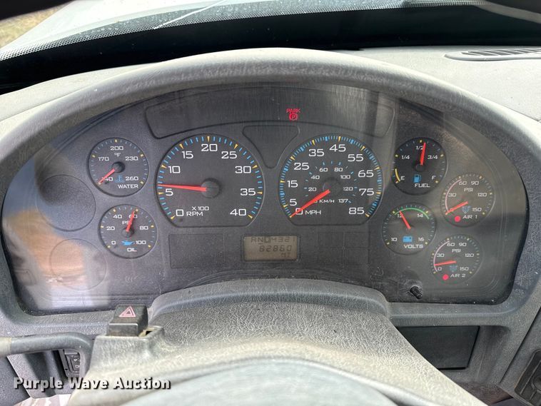 image for item DZ5163 2006 International 7400 truck cab and chassis