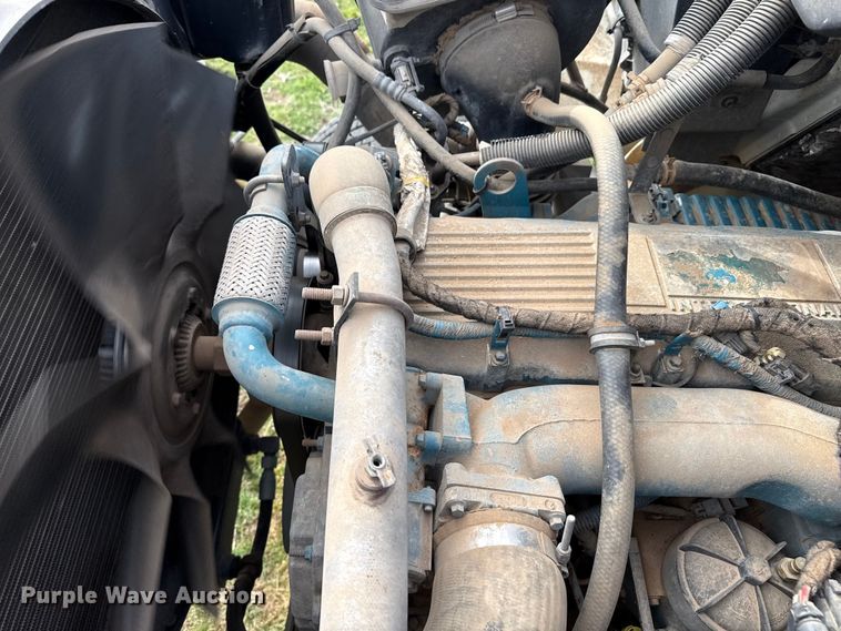 image for item DZ5163 2006 International 7400 truck cab and chassis