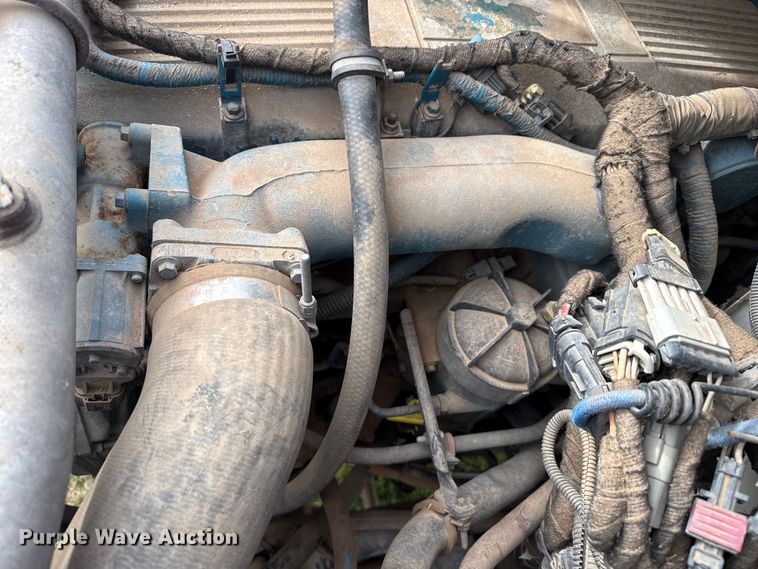 image for item DZ5163 2006 International 7400 truck cab and chassis