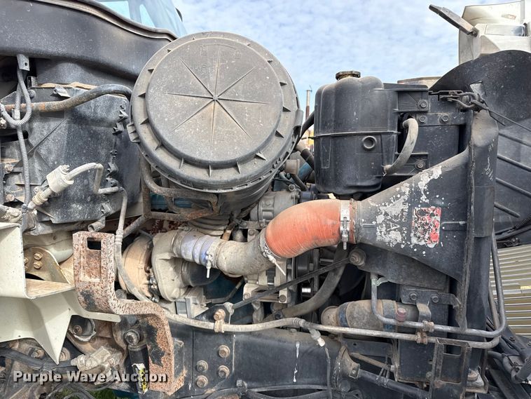 image for item DZ5163 2006 International 7400 truck cab and chassis