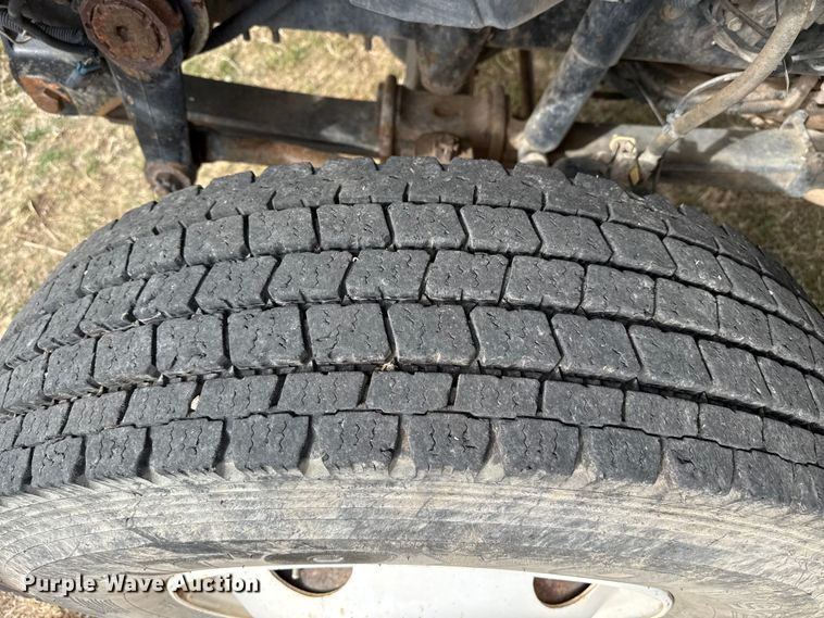 image for item DZ5163 2006 International 7400 truck cab and chassis