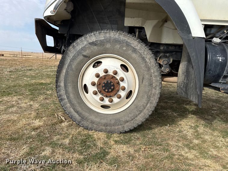 image for item DZ5163 2006 International 7400 truck cab and chassis