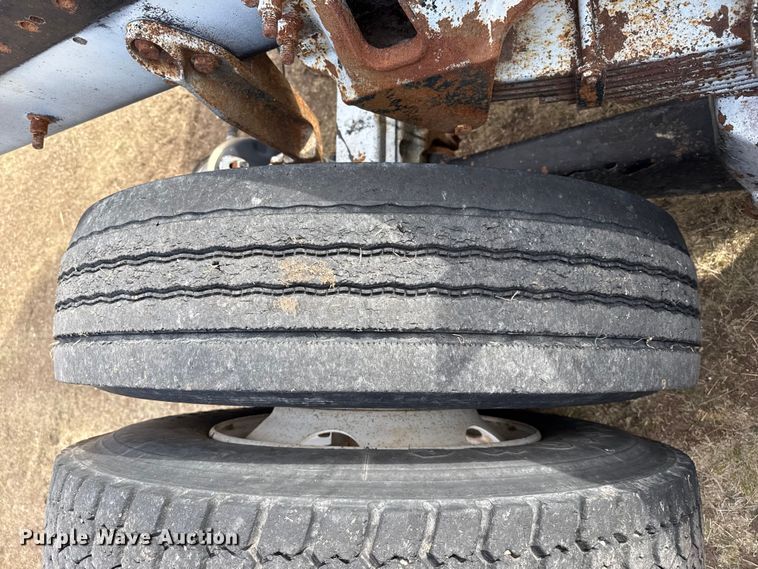 image for item DZ5163 2006 International 7400 truck cab and chassis