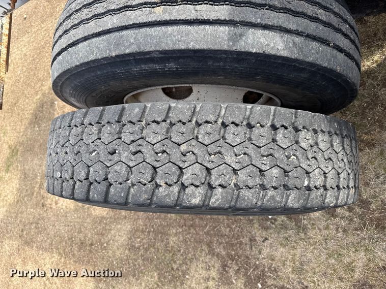 image for item DZ5163 2006 International 7400 truck cab and chassis