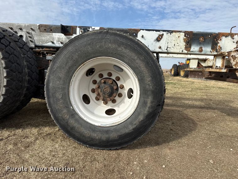 image for item DZ5163 2006 International 7400 truck cab and chassis