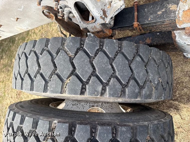 image for item DZ5163 2006 International 7400 truck cab and chassis