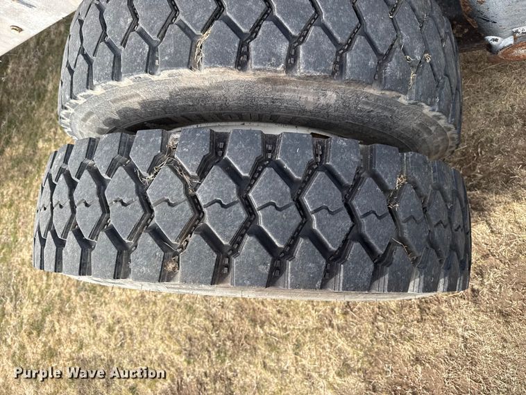 image for item DZ5163 2006 International 7400 truck cab and chassis