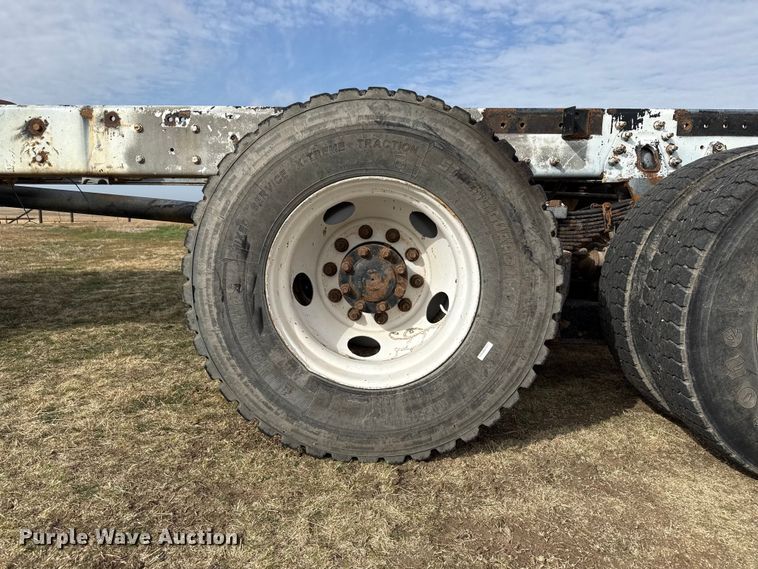 image for item DZ5163 2006 International 7400 truck cab and chassis