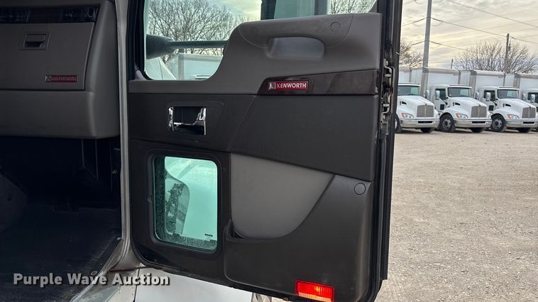 image for item EA4445 2021 Kenworth T270 box truck