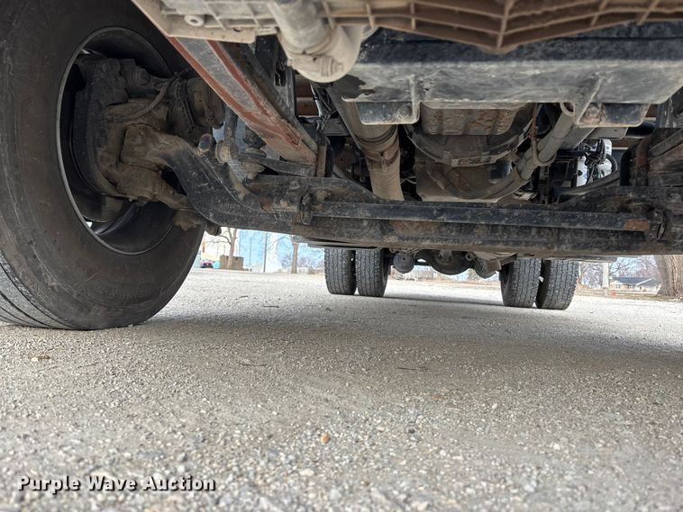 image for item EA4446 2015 Peterbilt 220 box truck