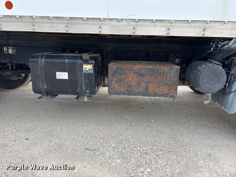 image for item EA4446 2015 Peterbilt 220 box truck