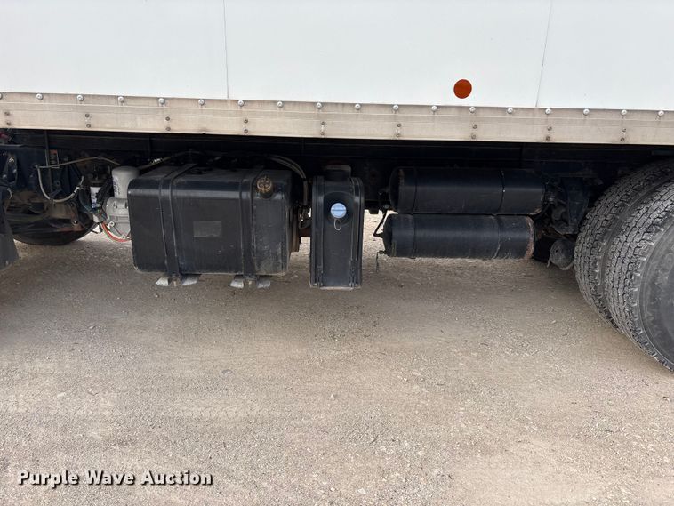 image for item EA4446 2015 Peterbilt 220 box truck