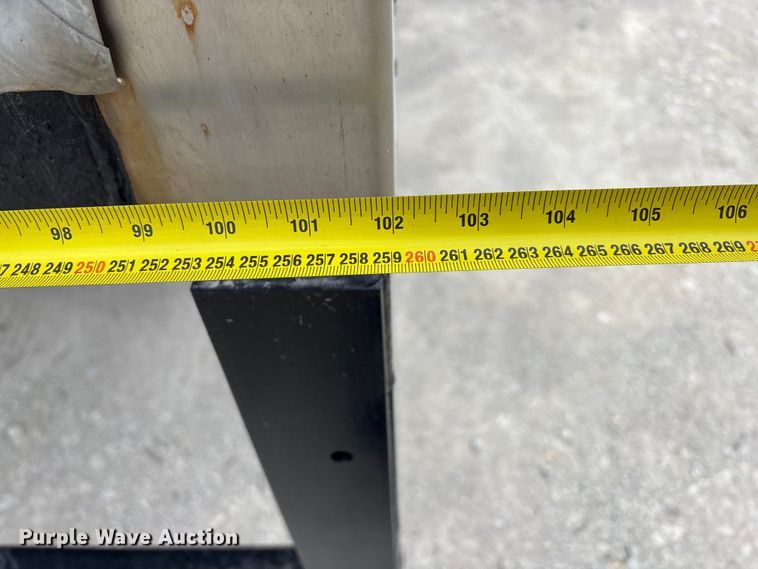 image for item EA4446 2015 Peterbilt 220 box truck