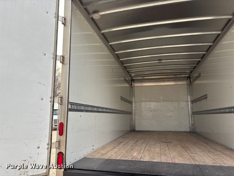 image for item EA4446 2015 Peterbilt 220 box truck