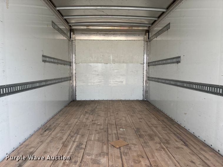 image for item EA4446 2015 Peterbilt 220 box truck