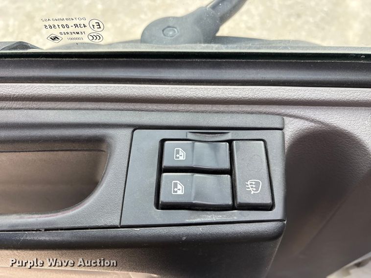 image for item EA4446 2015 Peterbilt 220 box truck