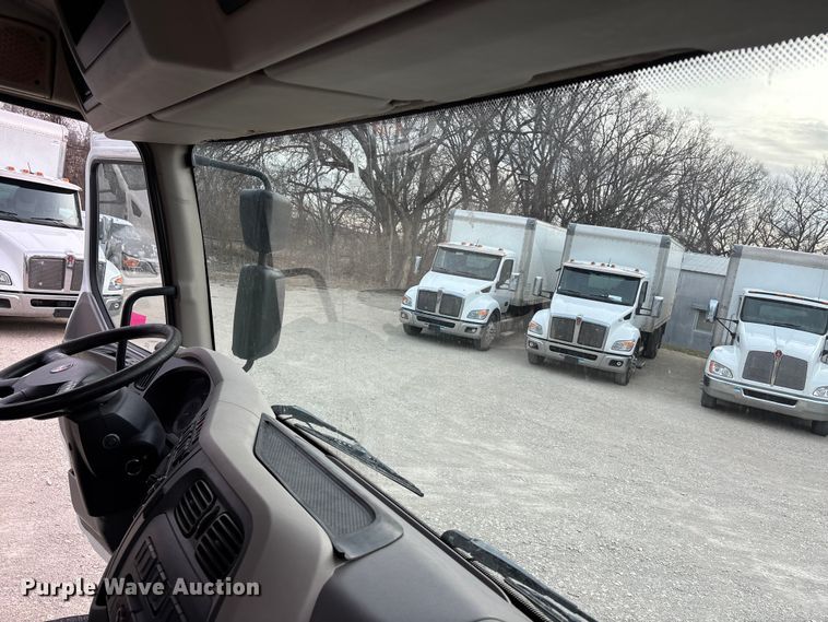 image for item EA4446 2015 Peterbilt 220 box truck