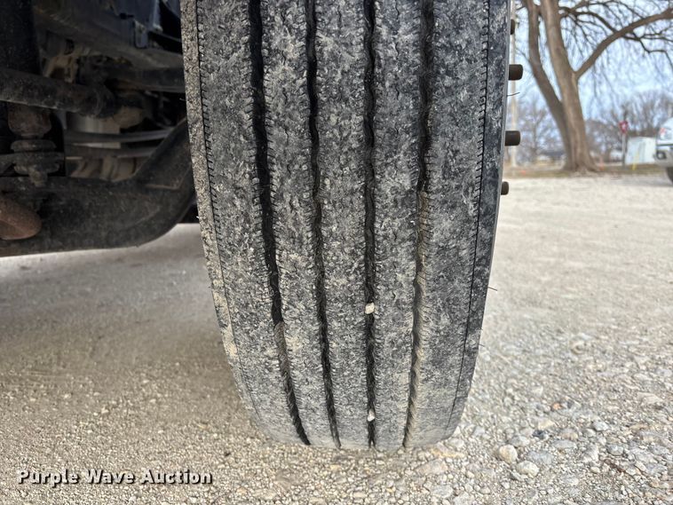 image for item EA4446 2015 Peterbilt 220 box truck