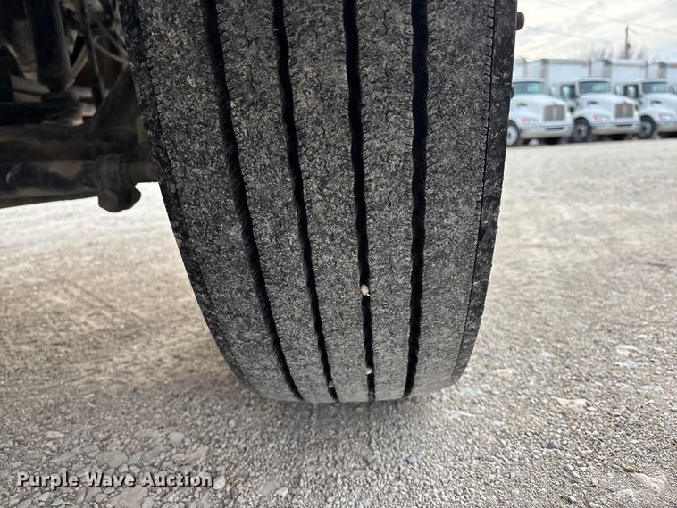 image for item EA4446 2015 Peterbilt 220 box truck