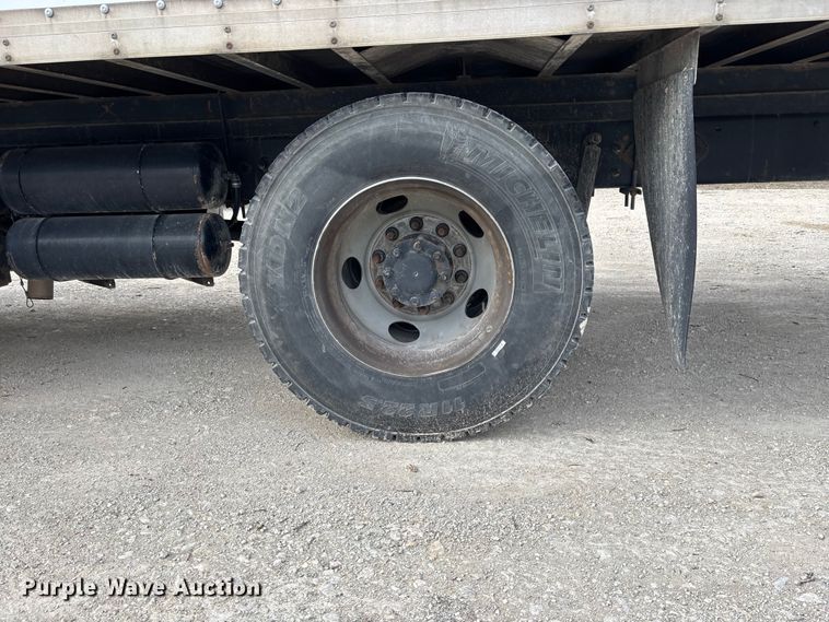 image for item EA4446 2015 Peterbilt 220 box truck